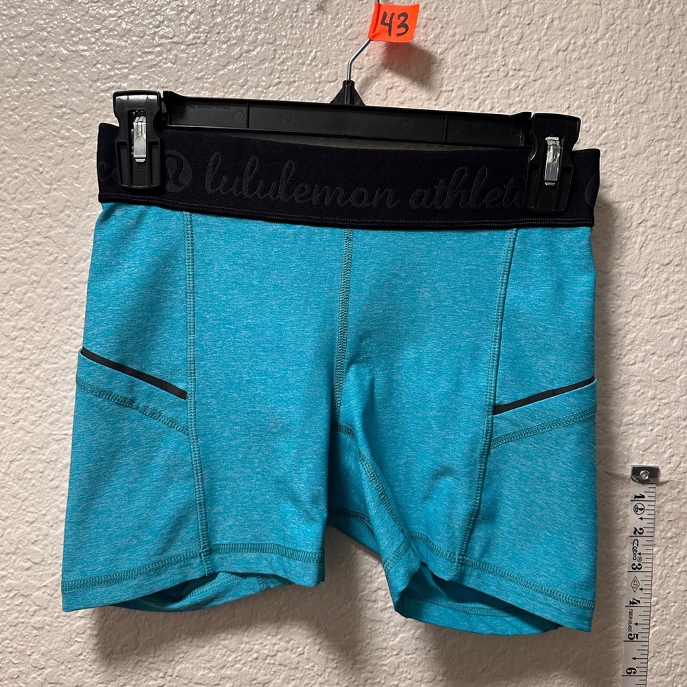 Lululemonn biker shorts A43